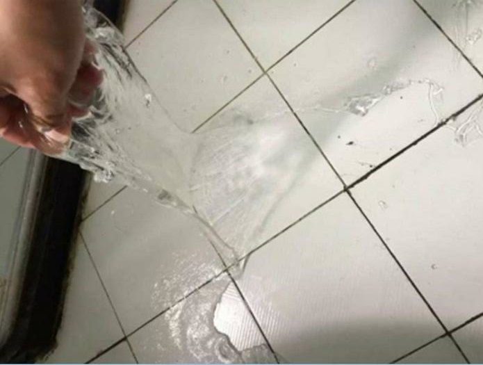 卫生间漏水无须砸砖，小编教你这样做